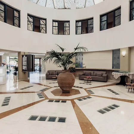 Bay & Hotel